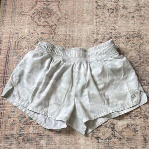 GAP Women's Light Gray Camouflage Athletic Shorts